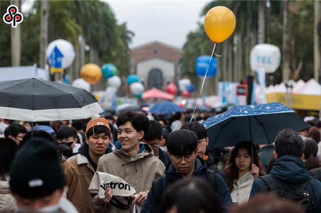 大學繁星推薦於19日放榜，台灣大學今年度共錄取380人，錄取率超過6成3，但有10個學系出現26名缺額，創下歷年新高。(本報資料照)