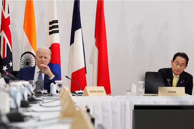 美国总统拜登（左）4月11日将在白宫接待日本首相岸田文雄（右）和菲律宾总统小马可仕。（路透社）