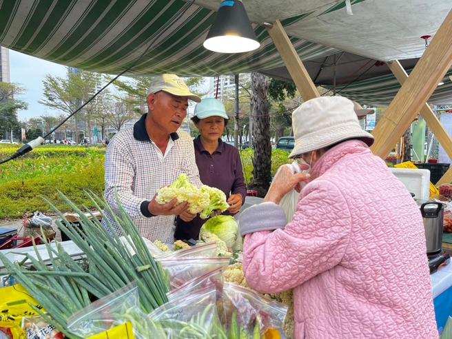 神農市集有許多優質農產可供採買（圖片來源：高雄市農業局提供）
