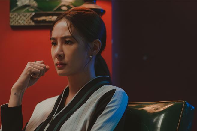 安心亚饰演铁血教练。（客家电视台、魔幻时刻电影提供）