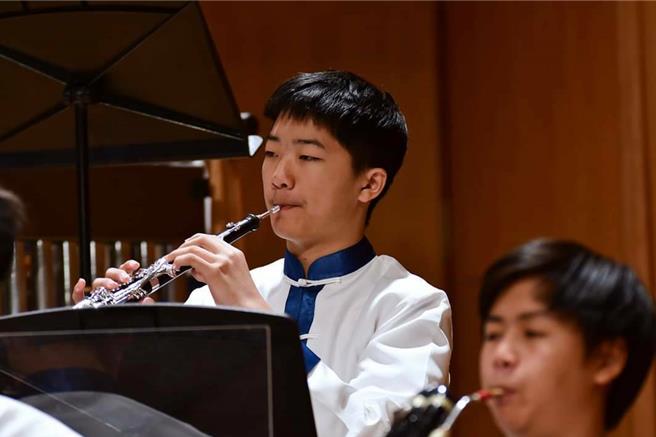 桃园市启英高中李昶鸿透过繁星推荐录取北医医学系。（启英高中提供／蔡明亘桃园传真）