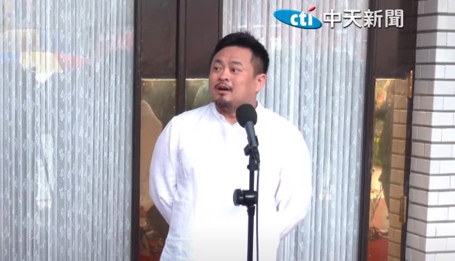 针对立法院总质询唱名未到风波，民进党立委洪申翰19日解释，党团内规是总质询时，轮值委员在院区内就好。(截自中天新闻)