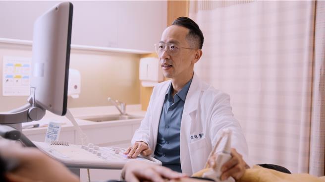 茂盛医院执行长李俊逸呼吁，备孕夫妻接受基因筛检。（茂盛医院提供／冯惠宜台中传真）