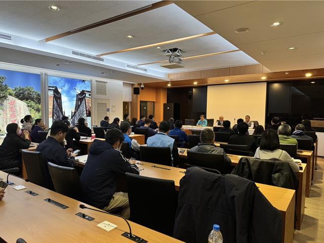 交通部观光署今日于金门县政府召开筹办「金门观光圈」共识座谈会，极力推动金门成立全国第18个观光圈，以提升地区观光产业能见度。(图／民眾提供)