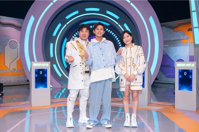 胡瓜（左起）、阿翔、Sandra一同参与《拜托ATM》录影。（谢佩桦摄）