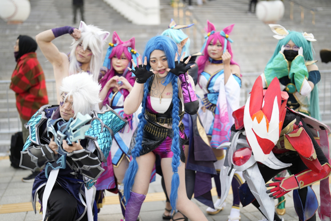 英雄联盟粉丝装扮成游戏角色。（美联社资料照）