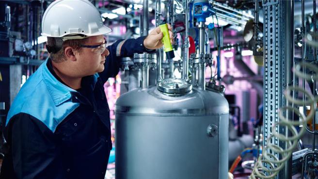 科思创正推动一项独特制程，首次使用生物质原料代替石油来生产化工原料苯胺。图／科思创提供