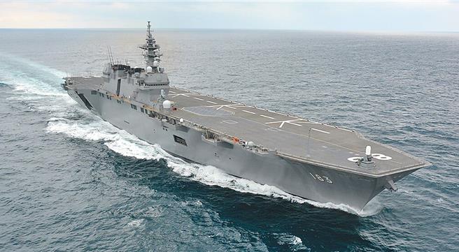 日本护卫舰「出云号」首次靠泊菲律宾首都马尼拉檔案照。（摘自日本海上自卫队官网）