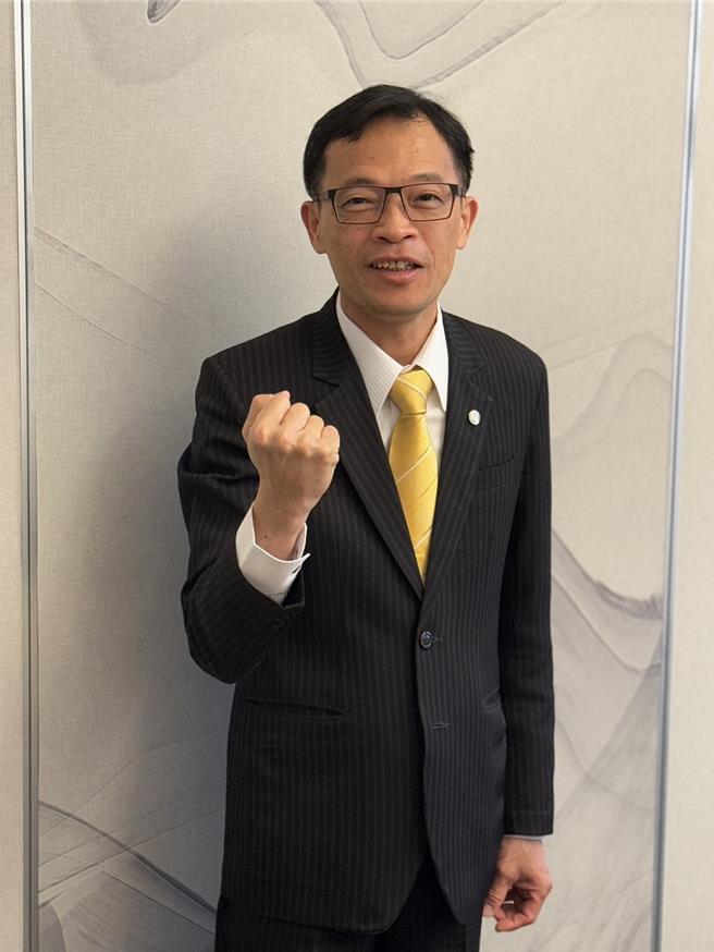 鄭曜德為現任公理監事召集人，他有信心說，已獲得現任理事長簡志坤和超過半數會員的支持，對於勝選很有信心。（柯宗緯翻攝）