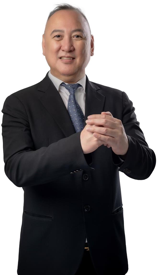 另名表態角逐理事長的郎德明則是公會副理事長兼品牌聯誼會總會長，他提出「保障合法、打擊非法」等6大主張。（柯宗緯翻攝）