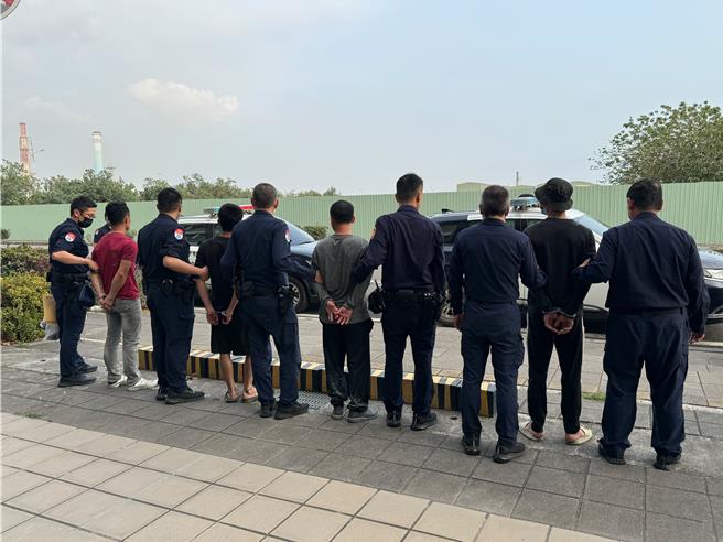 4名越南籍男子為逃逸移工。（翻攝照片／洪靖宜高雄傳真）