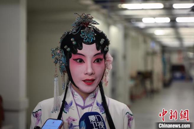 3月15日，青春版《牡丹亭》20周年庆演在高雄开启台湾首站演出。图为杜丽娘的扮演者、江苏省苏州昆剧院演员沈丰英14日受访。（中新网）