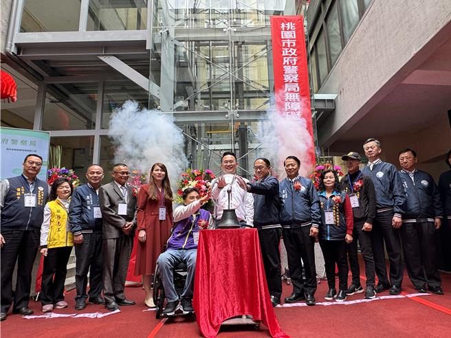 桃園市警局新增2座無障礙電梯。(蔡依珍攝)