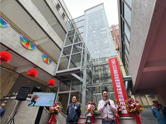 桃園市警局新增2座無障礙電梯。(蔡依珍攝)
