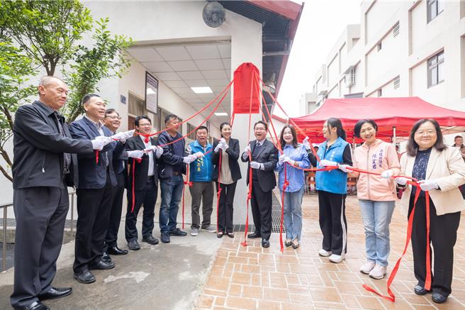 南投县府斥资440余万元整建埔里国中篮球队宿舍，南投县长许淑华19日亲自主持揭牌启用典礼。（南投县政府提供／杨静茹南投传真）