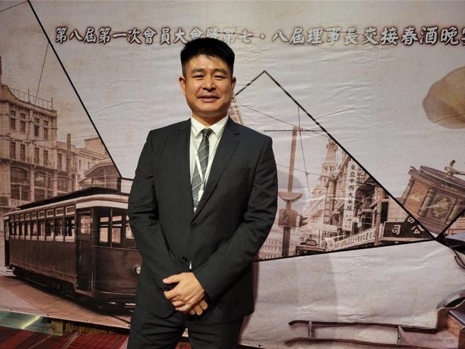 梦想家董事长畲光宗19日接任台南不动产代销公会理事长，他表示，将团结大台南地区的代销同业，拼出代销经纪业的未来。图／顏瑞田