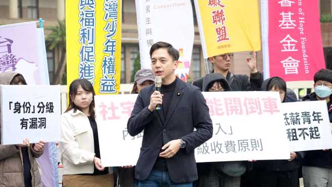 桃园立委牛煦庭曝郑文灿力推分级租金制，质疑到底是「林右昌打脸郑文灿」，还是「郑副院长打脸郑市长」，呼吁行政院收回成命，落实好政策。(取自牛煦庭脸书)