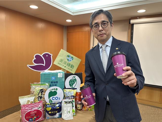 三商家购总经理邱光隆表示，美廉社将展店100家，本周推出新品要抢进茶饮市场。(三商家购提供／洪凯音台北传真)