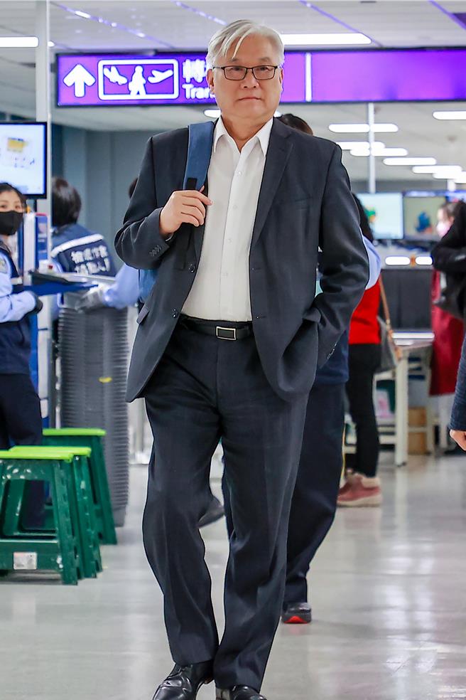 國民黨副主席夏立言日前率領國民黨大陸事務部人員搭機飛往中國大陸，展開7天的訪問行程，造訪重慶、成都、濟南、青島等城市，夏立言19日結束行程返台時表示，此行主要是拜會台商，不會見到中國大陸官方人員，也與跟促成「朱習會」完全無關，並不知道朱主席有去的打算，所以也沒有做任何這方面的安排。（陳麒全攝）