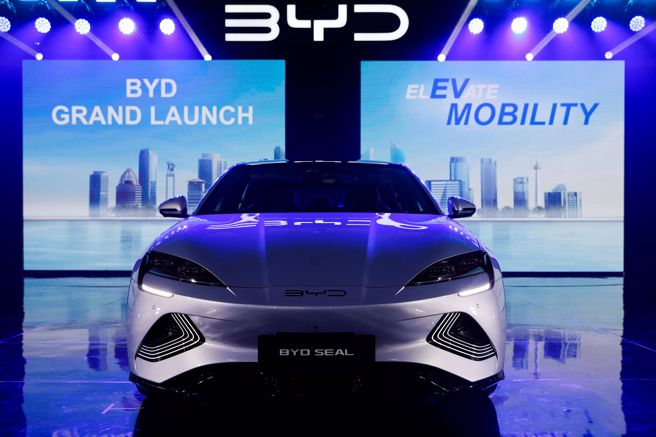 輝達將與BYD等中國車企合作提升車用AI晶片功能。（圖／路透）