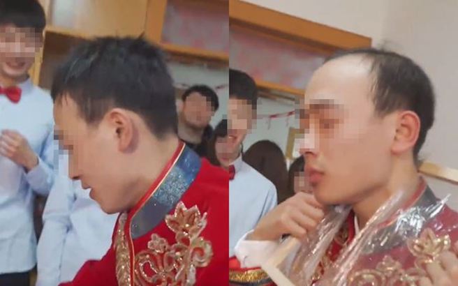新郎在玩迎娶闖關遊戲時，把假髮給頂飛了，讓一旁的親友也笑到不行。（圖／翻攝自微博）