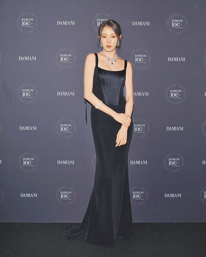 韩星李圣经盛装出席DAMIANI百年庆生日晚宴。（DAMIANI提供）