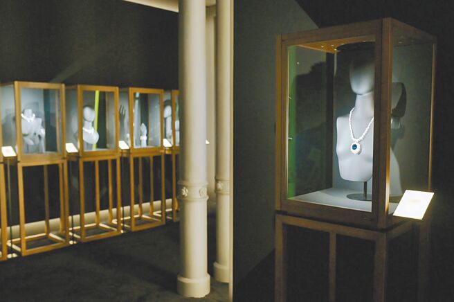 DAMIANI欢庆百周年，在义大利艺术博物馆举办「100×100创世顶级珠宝展」展出百件珠宝。（DAMIANI提供）