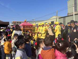 路口「沉思60秒」白沙屯媽祖突大轉彎 真相讓信徒感動爆