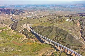 大客車碰撞隧道壁 陸高速公路事故已致13死