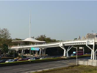 全台首座自行車橋啟用13年 外觀斑駁工務局維護翻新