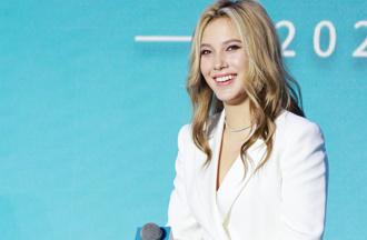 谷爱凌遭拍「死亡角度照」 浴袍滑落雪白肌肤被看光