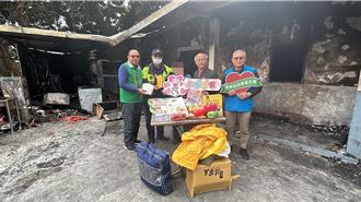 7旬翁住家慘遭祝融 苗警攜手村長暖心救助渡難關
