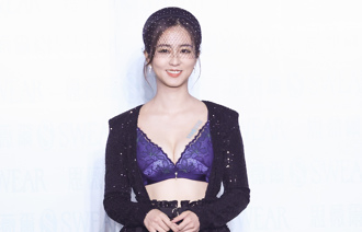 周曉涵泰國旅遊被搭訕  機場超辣穿搭洩超兇曲線