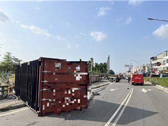 砂石車衝破中央分隔狠撞對向車 台一線道路「一度封閉」釀1傷1命危