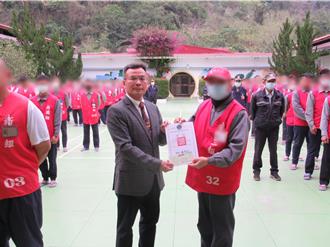 外役受刑人拾金不昧！ 50万支票原封不动送交警局 还婉拒酬金