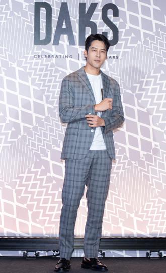 胡宇威、李杏南港慶DAKS 130歲生日  李：不想活那麼久