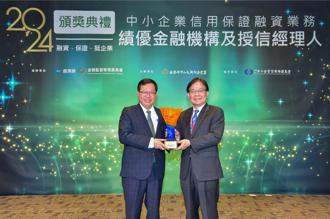 勇奪7大獎居國銀之冠 第一銀16度榮獲信保金質獎 客戶專享「信保總融資額度2億元」獎勵
