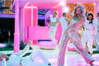 影廳變「舞廳」！《Barbie芭比》推扮裝限定場 全場嗨跳高歌得獎金曲