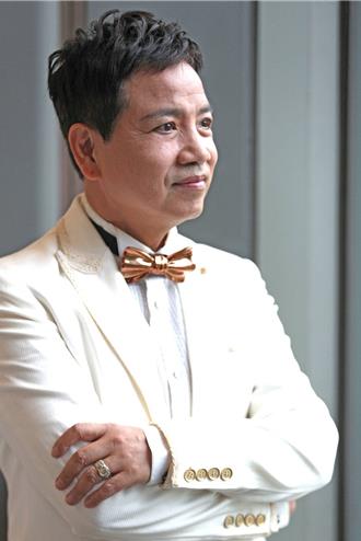 陳凱倫再奪主持人獎！榮登「65年紀錄保持人」 淚謝亡母保佑