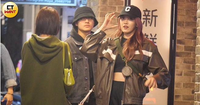 李承隆、艾莉儿这对小情侣与VERY几个成员及友人聚餐，结束后眾人在店门口相互告别。（图／本刊摄影组）