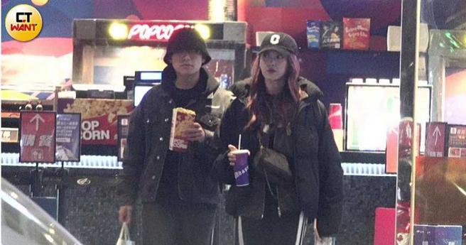 买好饮料爆米花便进入影城观赏《沙丘：第二部》。（图／本刊摄影组）