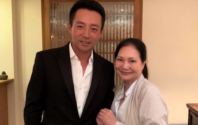 S妈为了汪小菲担任S Hotel的承租保证人。（图／微博）