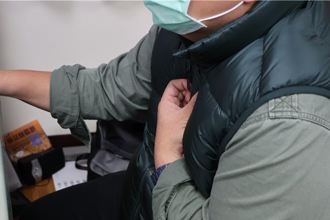 台中40多岁林姓上班族，为纾压把咖啡当开水喝，曾1天最高喝1000CC黑咖啡，日前突惊觉胸闷、心臟刺痛，就医检查有严重的十二指肠溃疡及轻微的胃溃疡。（李综合医院提供／张妍溱台中传真）