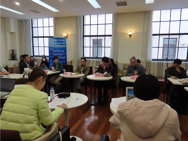 「中外媒体学术沙龙‧机遇中国系列」第一期19日下午在上海社会科学院举行，约20家中外媒体到场採访。（朱绍圣摄）