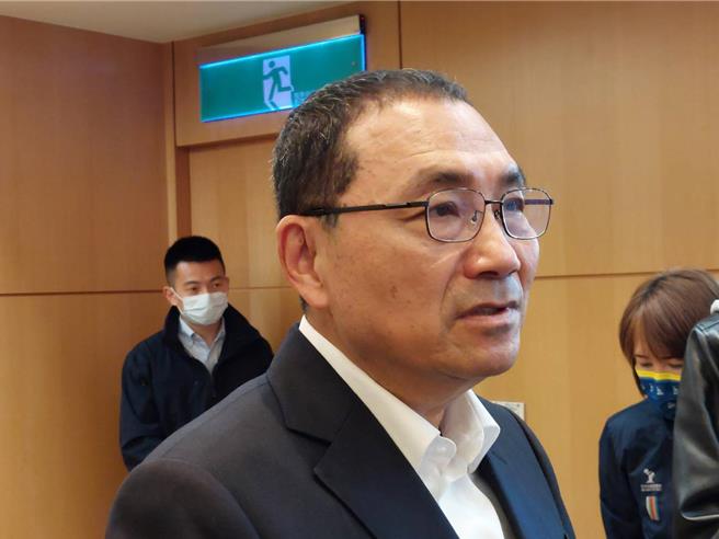 新北市長侯友宜今受訪表示，新北市也有社工短缺問題，社工缺額的補足中央與地方一起來面對。（陳慰慈攝）