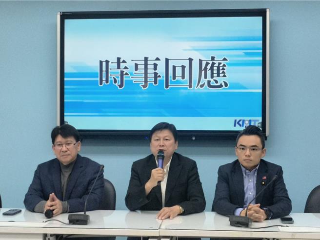 立院国民党团总召傅昆萁（中）与书记长洪孟楷（右）、首席副书记长林思铭（左）20日举行时是回应记者会。（国民党团提供／陈薏云台北传真）