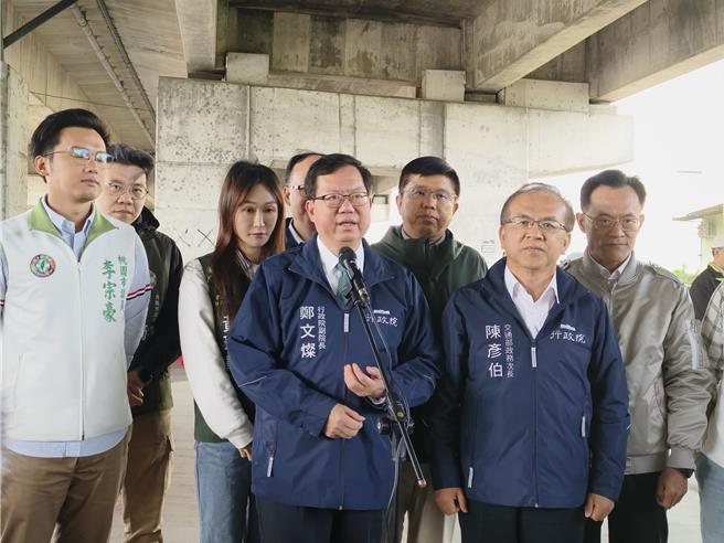 新版「社宅租金分级收费草案」收费将採「身分别」而非「所得」分级，行政院副院长郑文灿20日表示，自己担任桃园市长时，实施过身分别、收入别。内政部如此考量是报税资料不一定精准，但中央、地方可以讨论，整合出方案再往前走。（赖佑维摄）