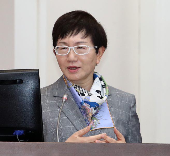 立法院財政委員會20日審查中華民國113年度中央政府總預算決議，有關財政部主管預算凍結書面報告案45案，財政部長莊翠雲（圖）出席。（劉宗龍攝）