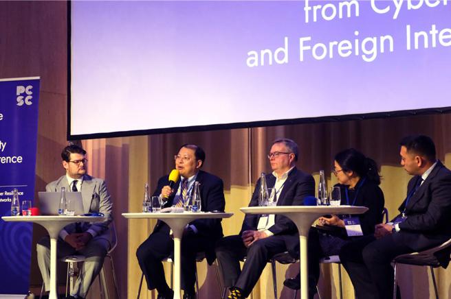 数位部出席布拉格资安大会。图／数位部提供