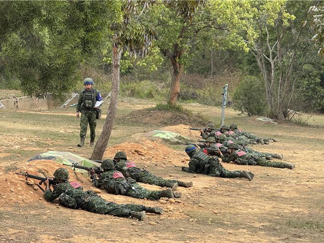今年1月25日入伍的首梯一年期义务役（陆军2226梯），经过8周精实训练，于本月18至22日进行为期5日的期末鑑测。（李奇叡摄）